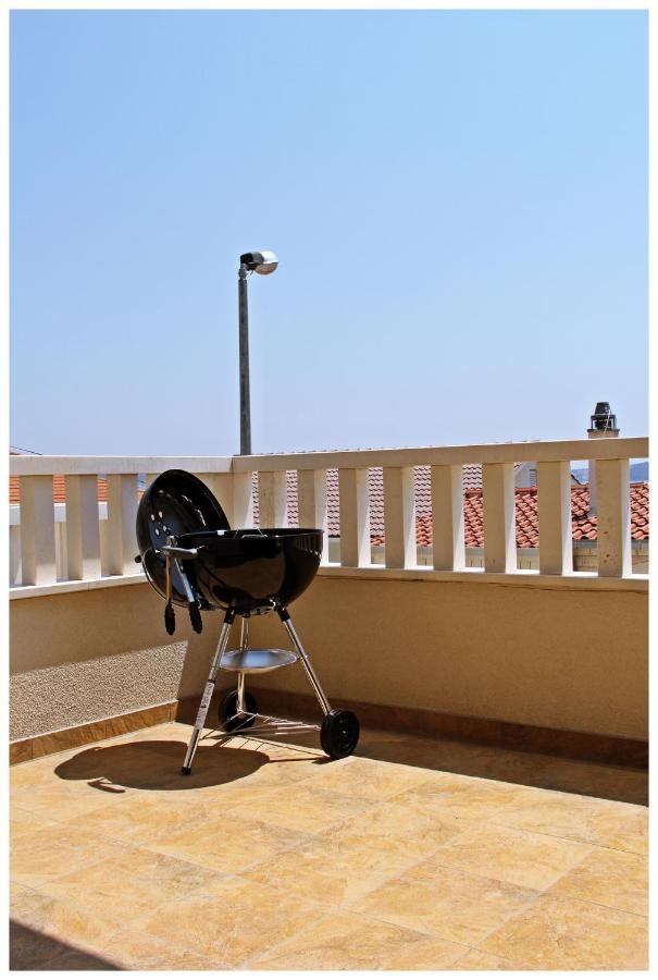 Apartman Lado *